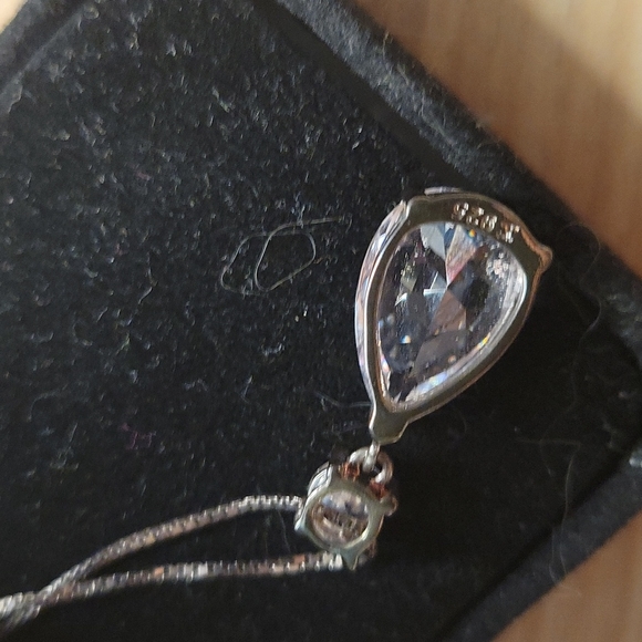 Teardrop 'silver and crystal' necklace - Picture 3 of 3